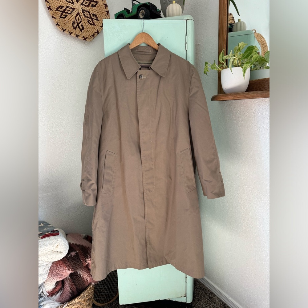 Hart Schaffner Marx Trench Coat, Size 42 R, Tan